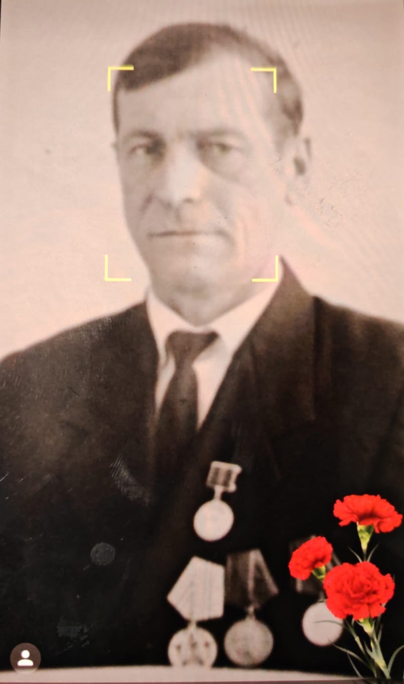 Помню твой подвиг, родной! Дед у меня за спиной!