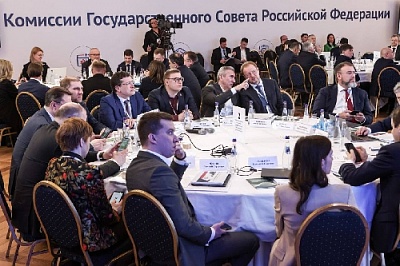 Самую активную позицию в продвижении крупных проектов и в поддержке малого и среднего бизнеса, занятого в сфере промышленности, должны занимать, субъекты Федерации