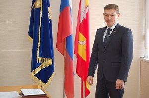 "Пусть Новый год будет щедрым на добрые дела и радостные события!"