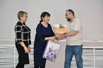 Два лица праздника: мужество и нежность 