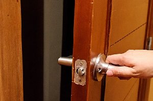 Умершая в Нагайбакском районе бабушка неделю пролежала в своей квартире