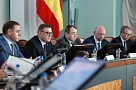 Обсудили лесные пожары и поддержку участников СВО