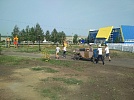 Спортсмены перетягивали телегу