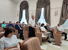 Под лежачий камень вода не течёт
