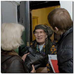 Губернатор поручил оградить стариков от мошенников