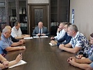 Почему сливают молоко на землю?