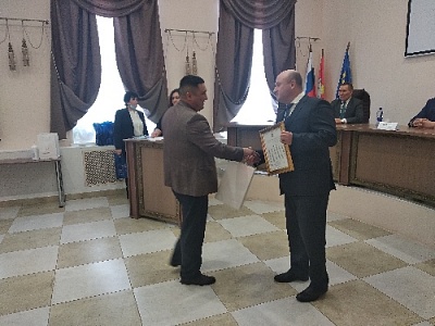 В Нагайбакском районе наградили за спасение людей из снежного плена