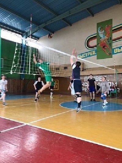 Остроленцы лидировали в волейбольном турнире
