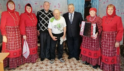 Земляки тепло поздравили юбиляра 