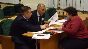 Представители участковых комиссий привозят результаты в ТИК Нагайбакского района