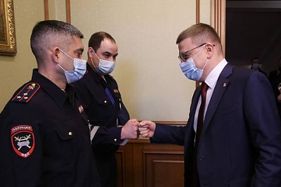 Полицейским, спасшим детей, вручены награды