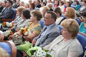 Борис Дубровский наградил лучших медиков Южного Урала