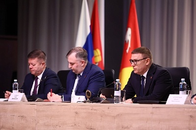 Алексей Текслер провёл выездное областное совещание с членами регионального правительства и главами муниципалитетов в Южноуральске