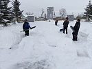 Очистили от снега мемориалы