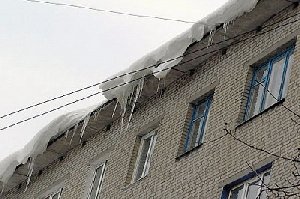 Осторожно - мокрый снег и сосульки!