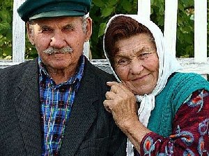 Поздравь своих стариков!