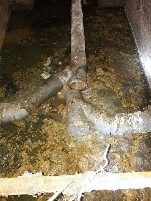 Дом в Нагайбакском районе заливают нечистоты 