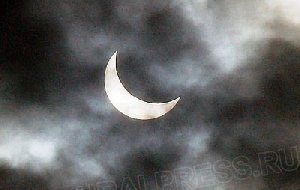 Жители Нагайбакского района наблюдали солнечное затмение