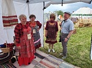 Плели коврик Дружбы и показывали обряд сватовства