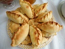 Угощают пирожками в овощной и пшеничной начинкой