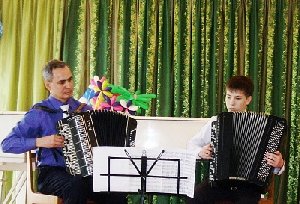 На сцене – баянисты 