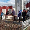 Прибрались у мемориала воинам
